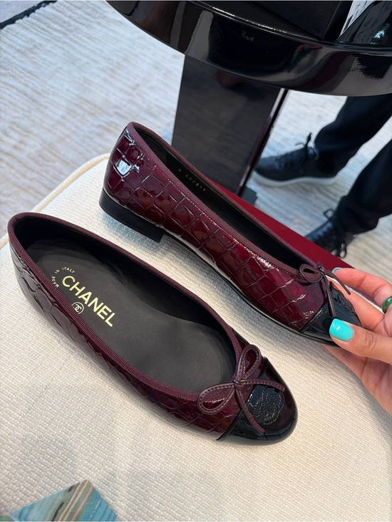 CHANEL Shoes - Sz 39/US 8 CHANEL Burgundy Croc Ballet Flats